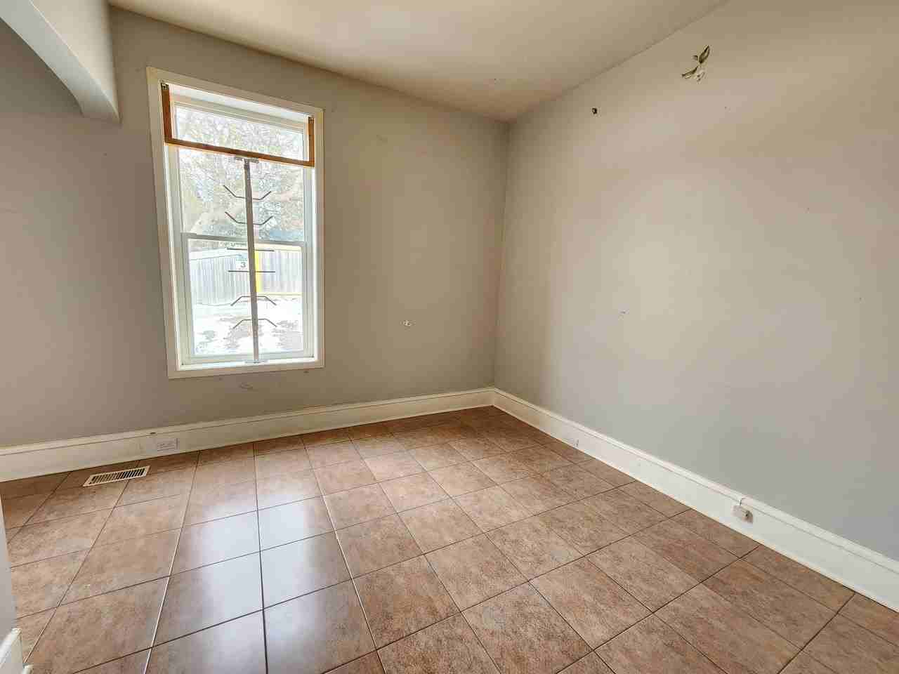 865 Somerset Street W - Photo 5 of 10