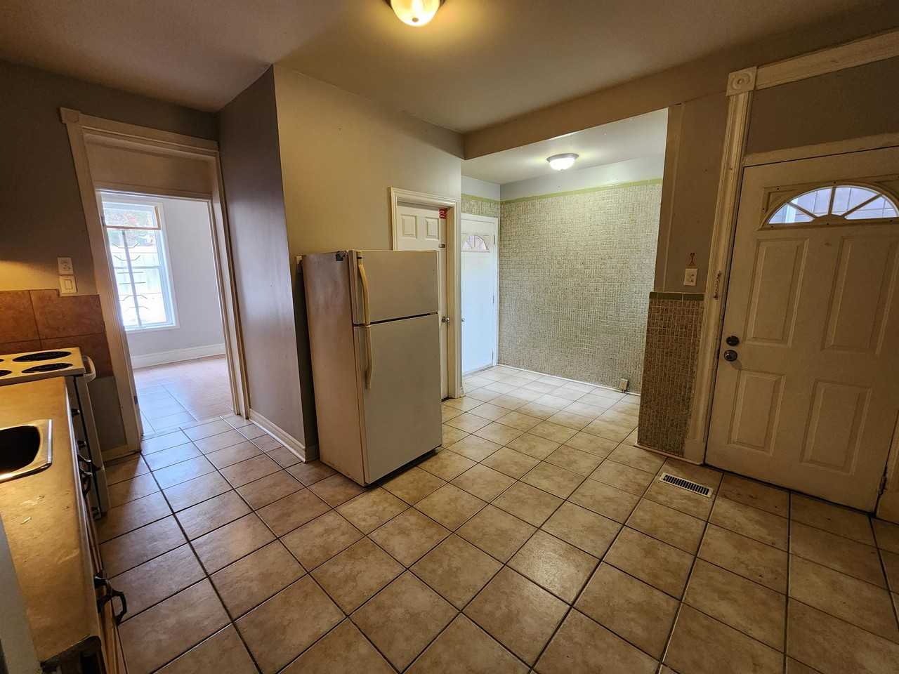 865 Somerset Street W - Photo 4 of 10