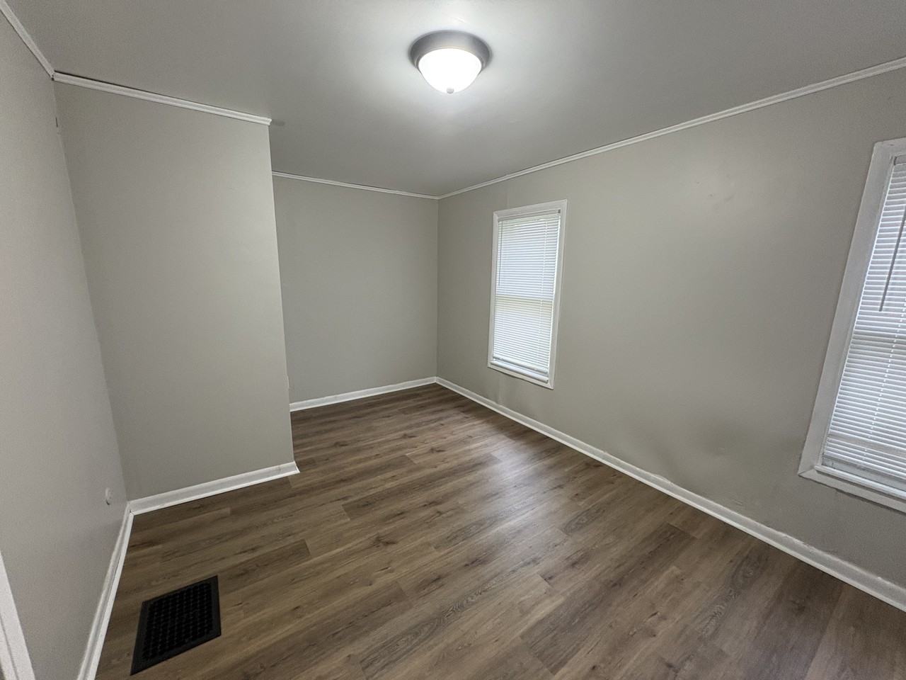 2102 West Clarke Avenue - Photo 4 of 12