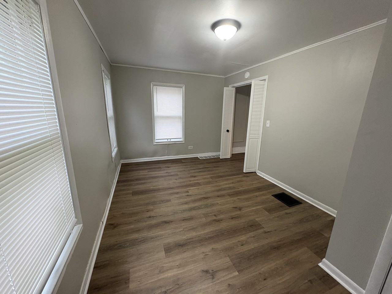 2102 West Clarke Avenue - Photo 5 of 12