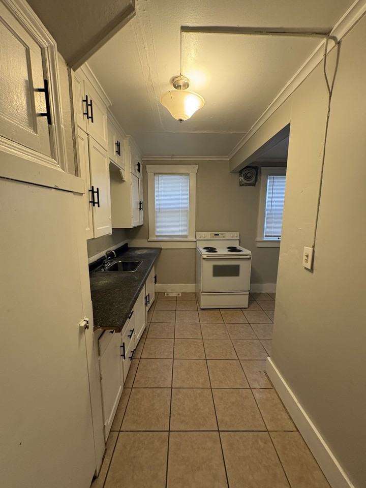 2102 West Clarke Avenue - Photo 6 of 12