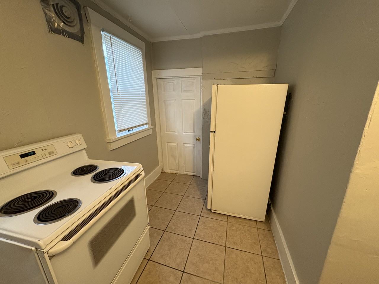 2102 West Clarke Avenue - Photo 7 of 12