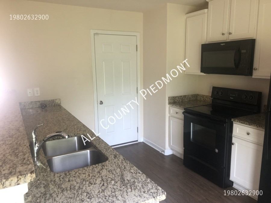 3009 Chatuge Ct - Photo 3 of 6