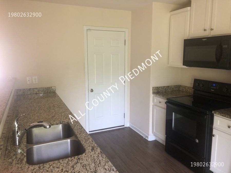 3009 Chatuge Ct - Photo 5 of 6