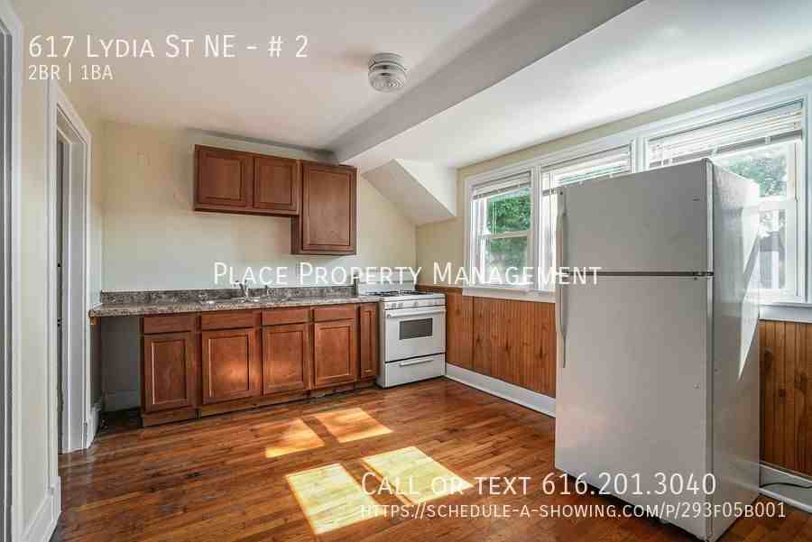 617 Lydia St Ne #2 - Photo 7 of 17