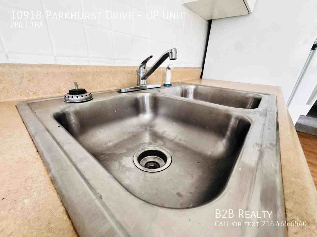 10918 Parkhurst Dr - Photo 5 of 31