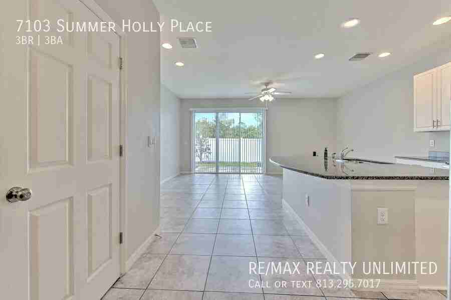 7103 Summer Holly Pl - Photo 7 of 32