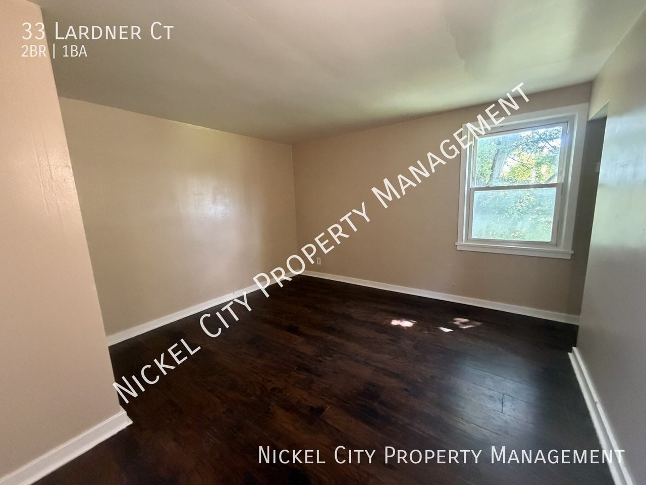 33 Lardner Ct - Photo 3 of 10