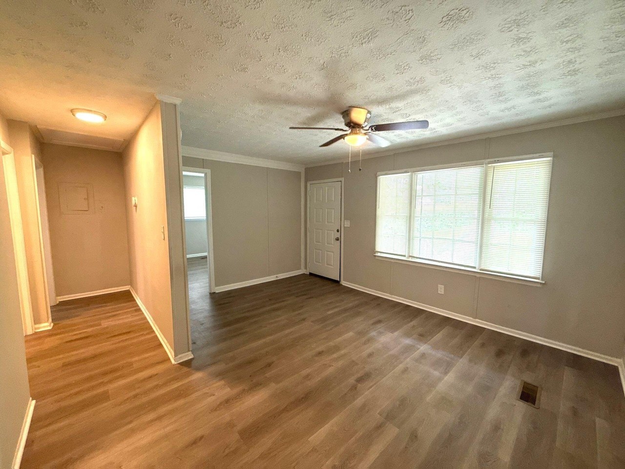 7923 Shinn Dr - Photo 2 of 11