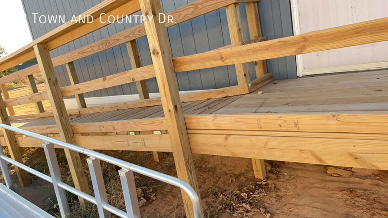 92 Town And Country Dr - Photo 2 of 12