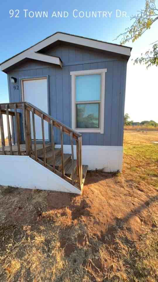 92 Town And Country Dr - Photo 3 of 12