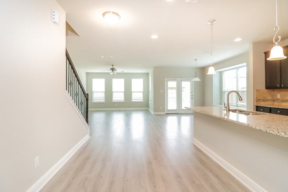 6232 Topsail Dr - Photo 5 of 17
