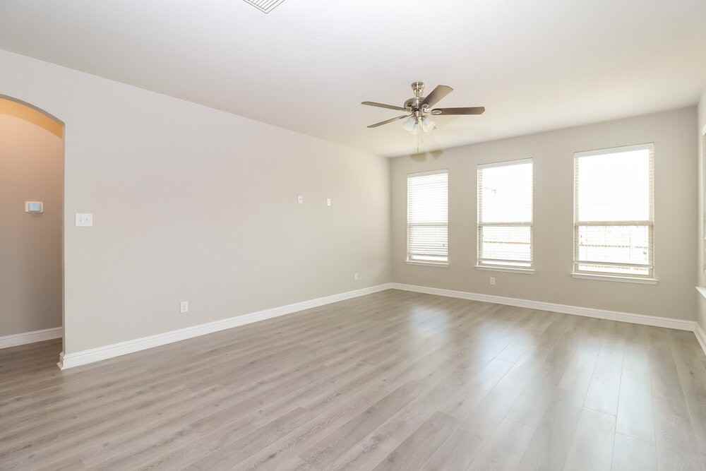 6232 Topsail Dr - Photo 6 of 17