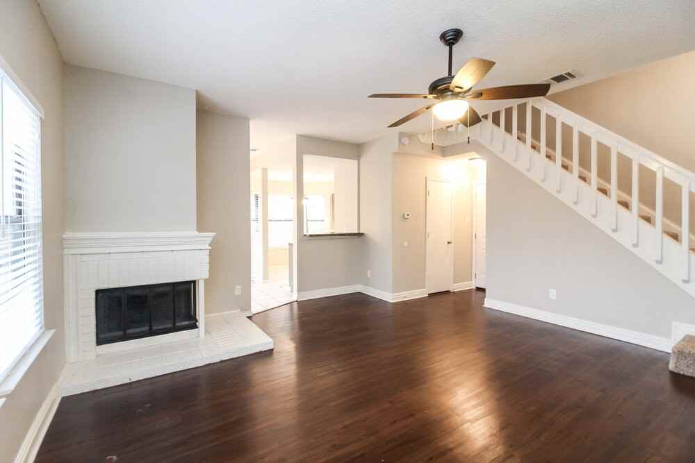 802 Wyndham Pl - Photo 2 of 17