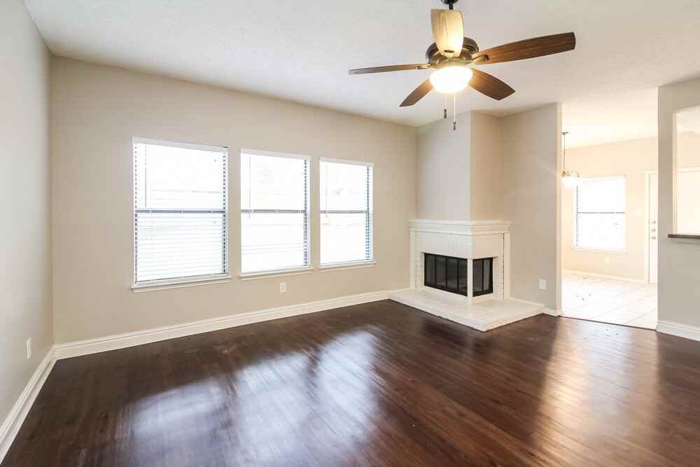 802 Wyndham Pl - Photo 3 of 17