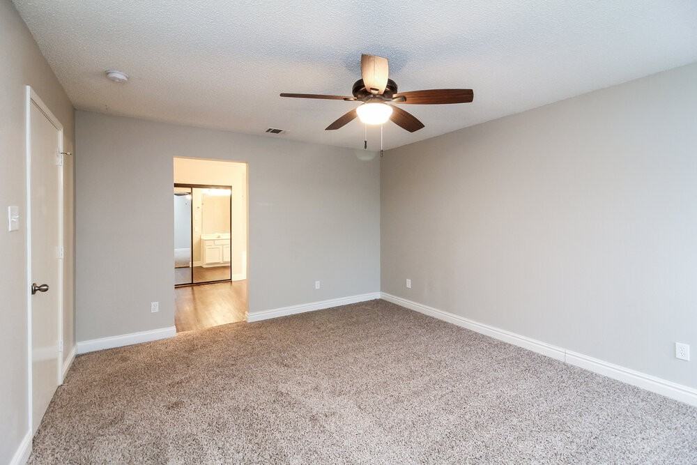 802 Wyndham Pl - Photo 5 of 17