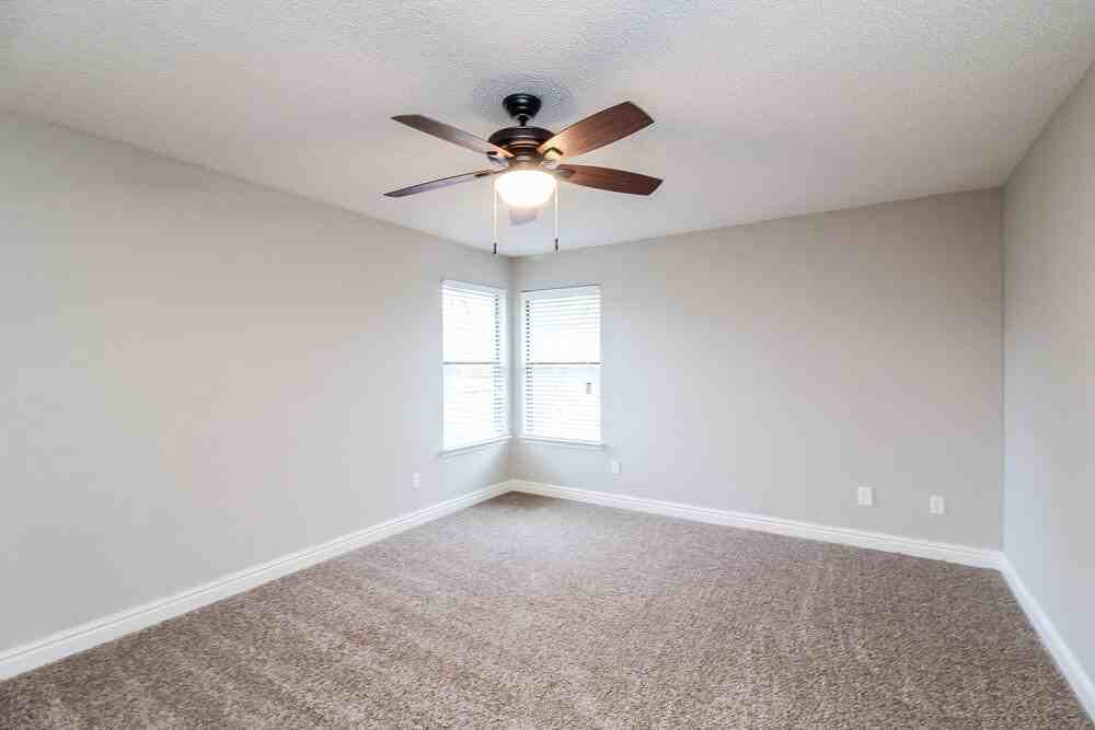 802 Wyndham Pl - Photo 6 of 17