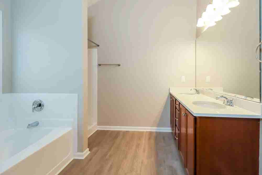101 Revolutionary Dr - Photo 7 of 15