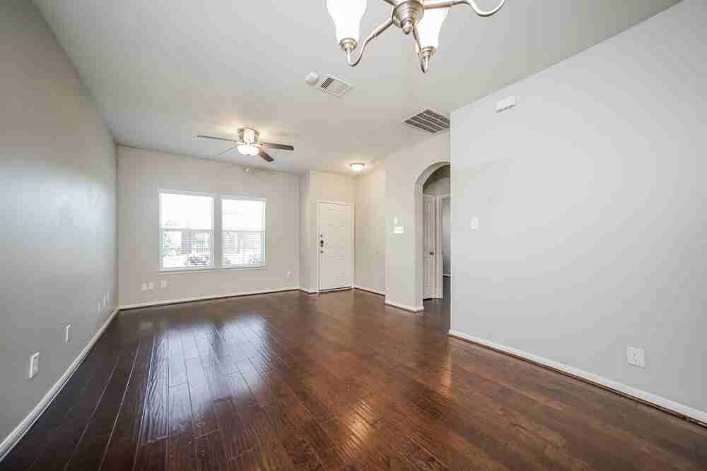 4043 Mossy Place Ln - Photo 3 of 16
