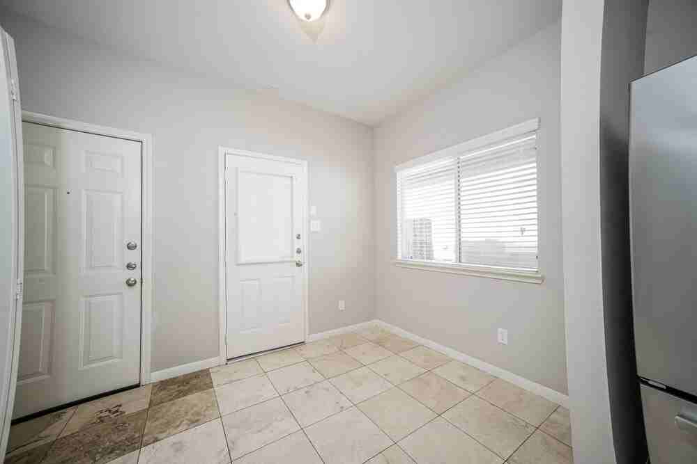 4043 Mossy Place Ln - Photo 5 of 16