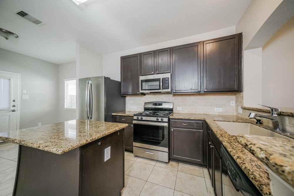4043 Mossy Place Ln - Photo 6 of 16