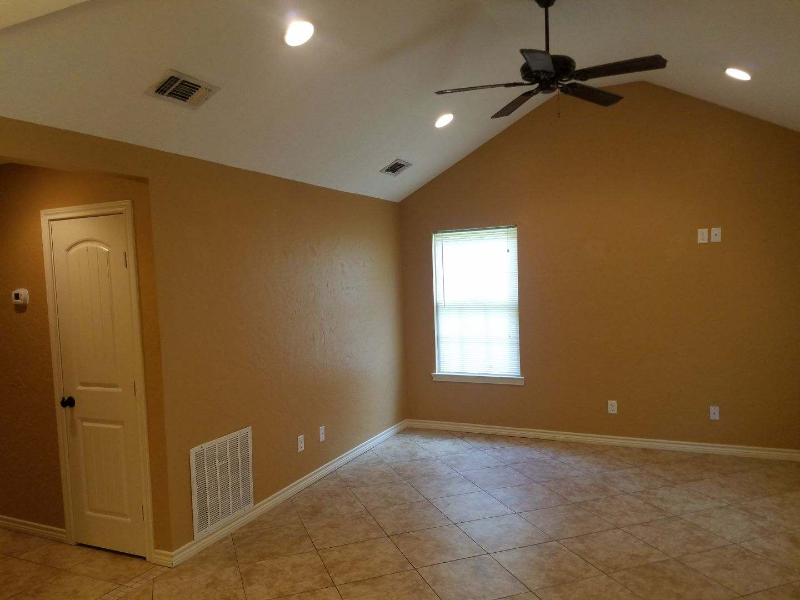 1210 Cheryl St #B - Photo 4 of 13