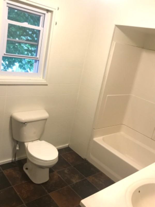 704 N Chestnut St #1 - Photo 5 of 10