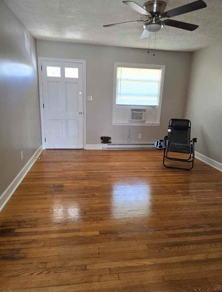 301 Culbreth Ave - Photo 4 of 44