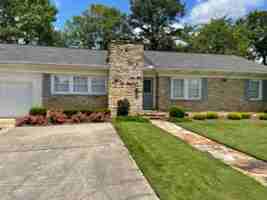 featured image of 2 Parkwood Cir