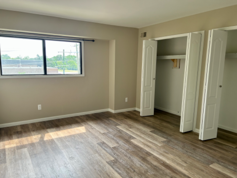 30515 Wmile Rd - Photo 6 of 15