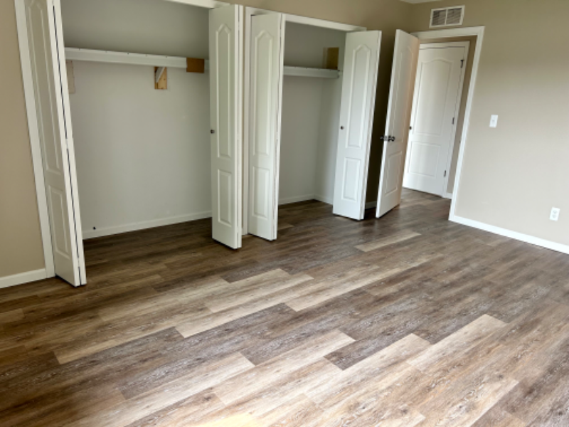 30515 Wmile Rd - Photo 7 of 15