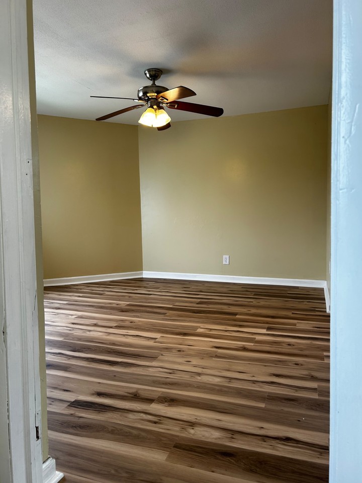 41 Fallbrook St - Photo 3 of 20