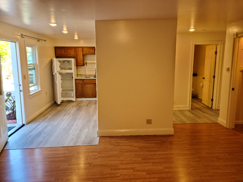 611 Santa Clara Ave #C - Photo 6 of 15