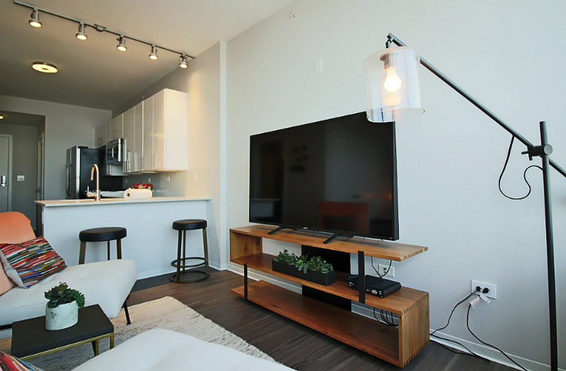 754 W Adams St - Photo 2 of 9