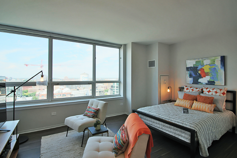 754 W Adams St - Photo 3 of 9