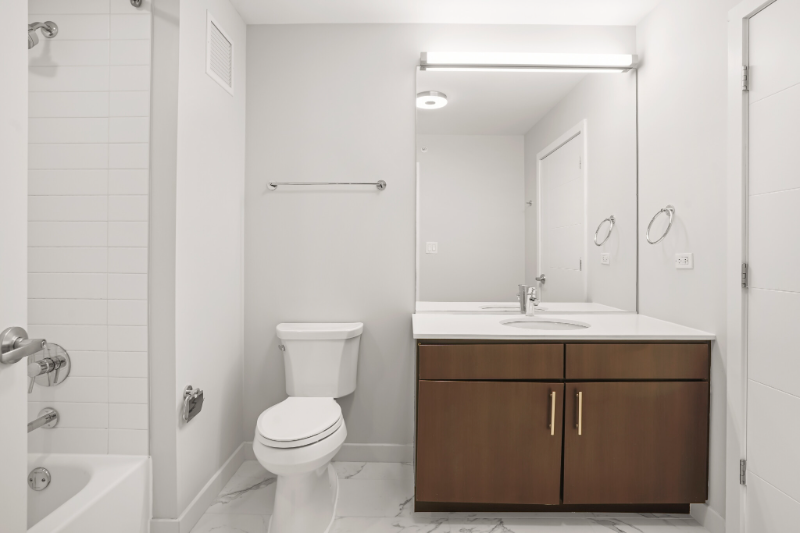 754 W Adams St - Photo 5 of 9
