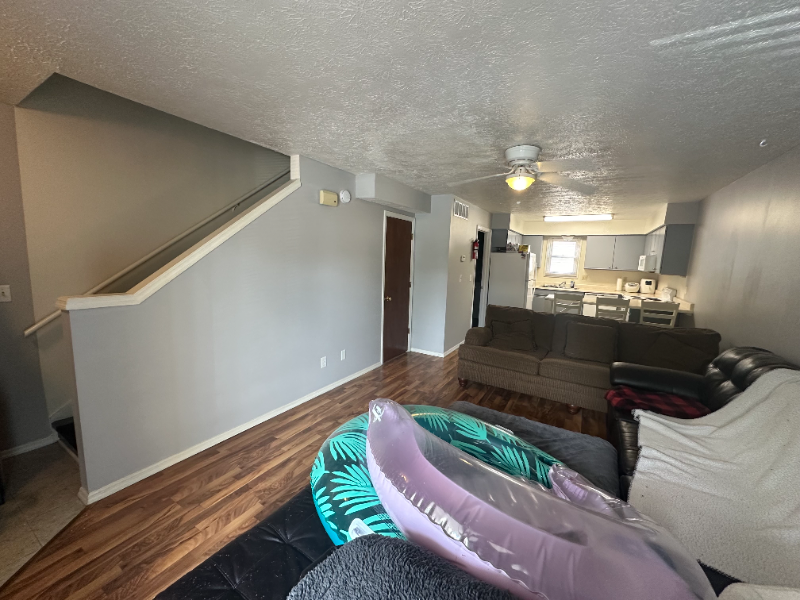 1727 N Lincoln St - Photo 2 of 6