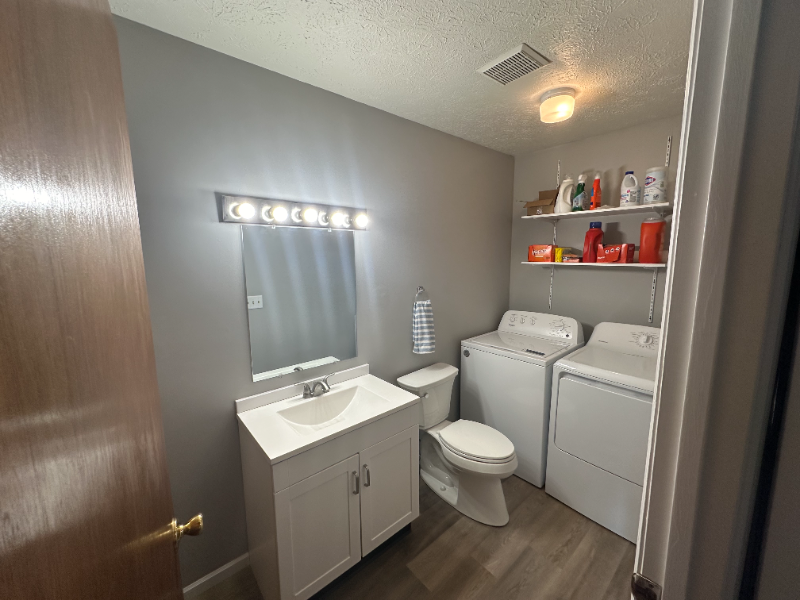 1727 N Lincoln St - Photo 3 of 6