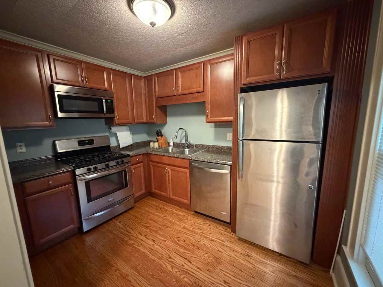 100 Main St - Photo 3 of 10