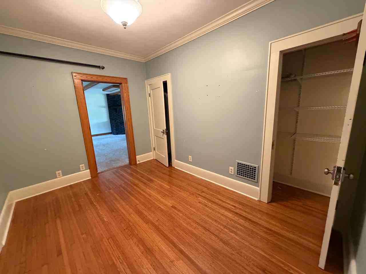 100 Main St - Photo 5 of 10
