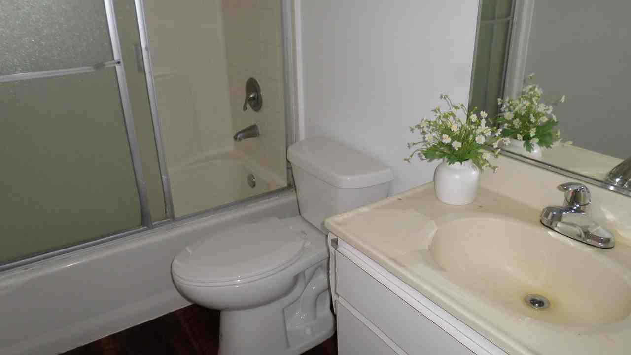 5271 Huntington Drive North, Los Angeles, Ca, Usa #207 - Photo 5 of 10