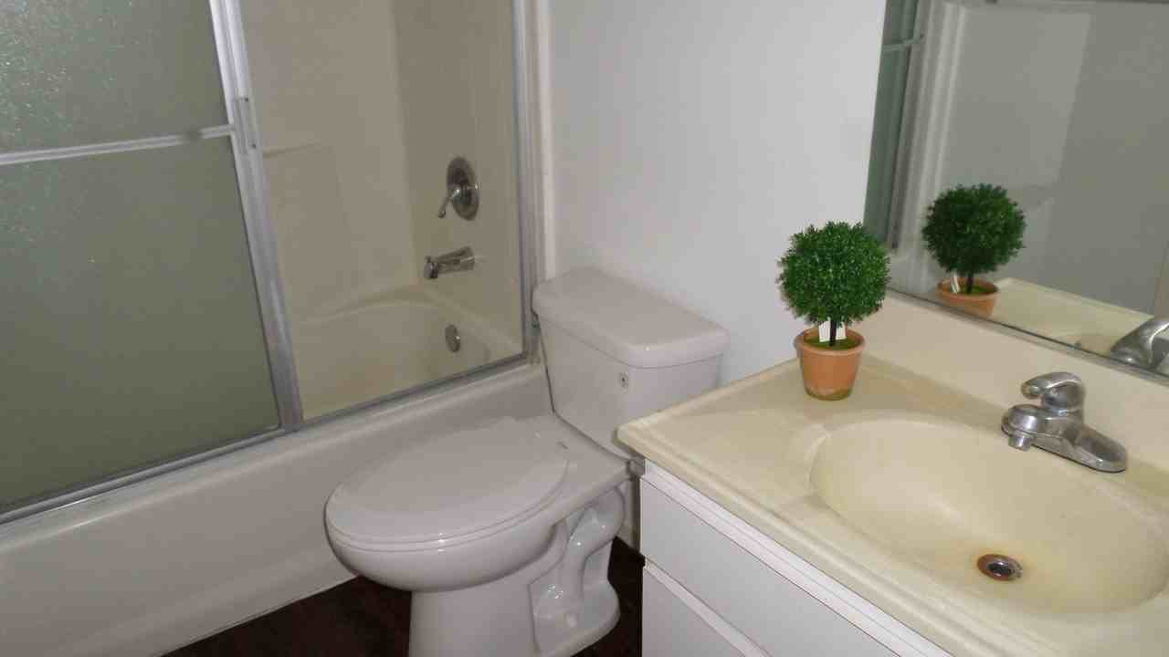 5271 Huntington Drive North, Los Angeles, Ca, Usa #207 - Photo 6 of 10