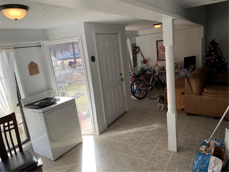 928 N Park Ave - Photo 5 of 6