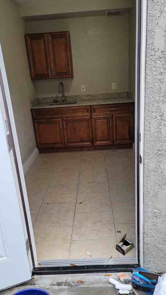 7213 N Hubert Ave - Photo 2 of 7