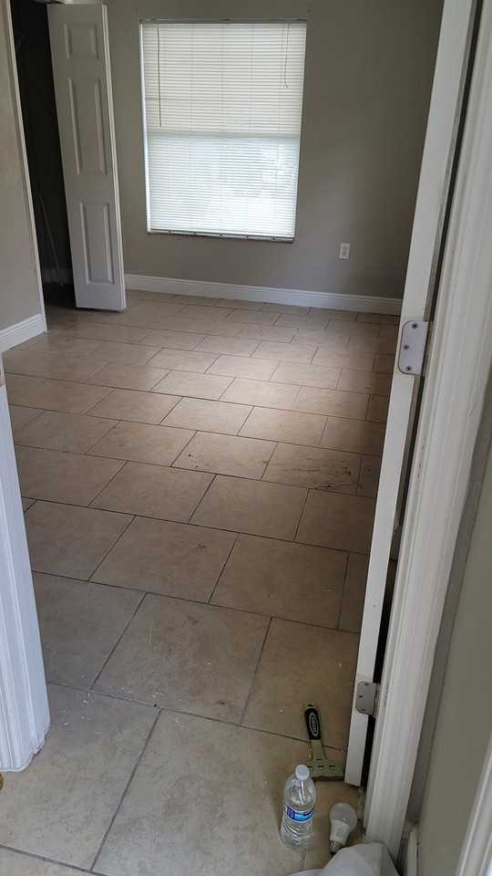 7213 N Hubert Ave - Photo 3 of 7