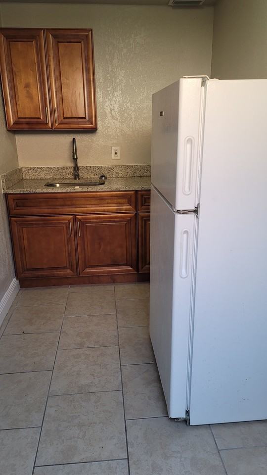 7213 N Hubert Ave - Photo 6 of 7