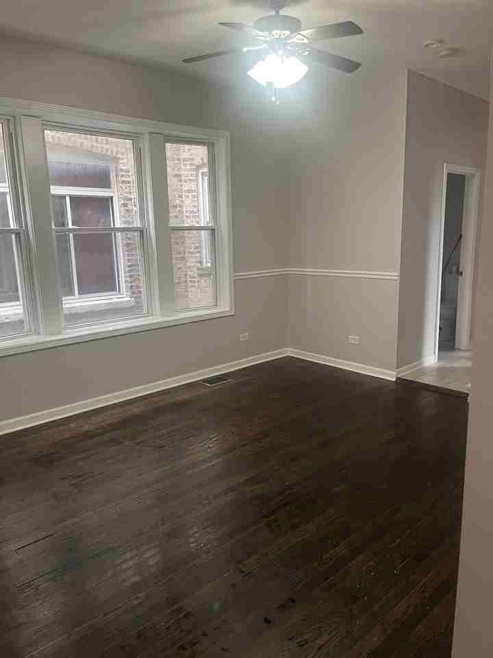 7034 S Rhodes Ave #1 - Photo 3 of 9