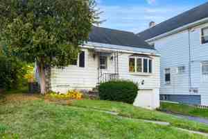 featured image of 60 Leslie Ave
