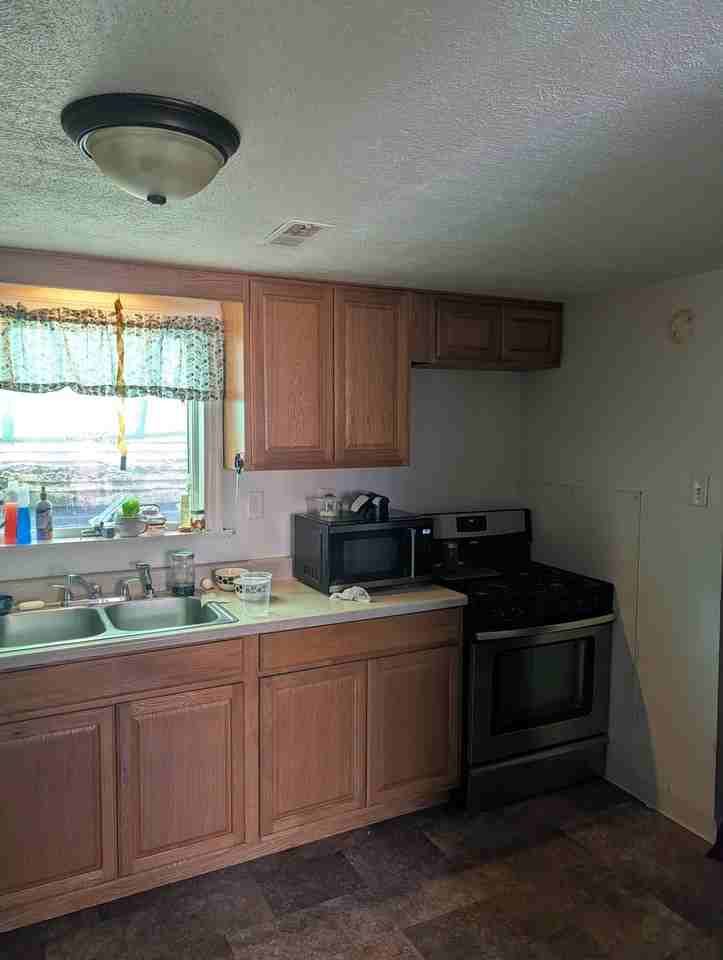 402 Indiana Ave #B - Photo 2 of 7