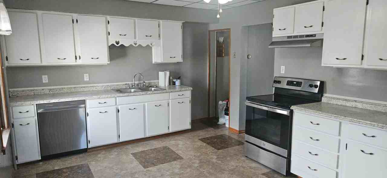 14 Gregory St - Photo 7 of 20
